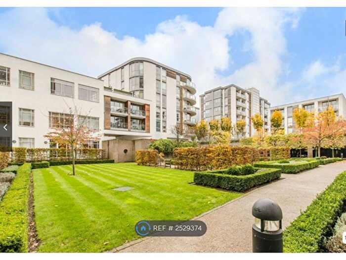 3 Bedroom Flat To Rent In Great West Road, Brentford, TW8