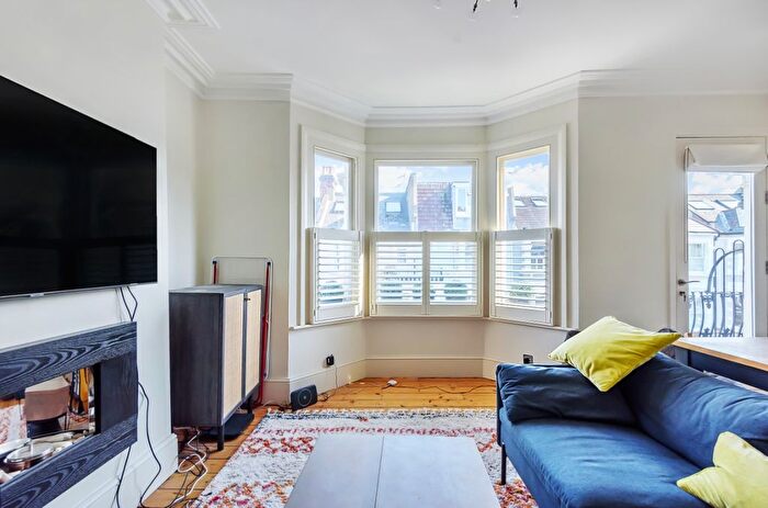 3 Bedroom Flat To Rent In Burnfoot Avenue, London, SW6