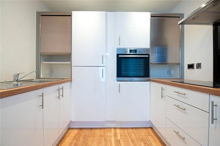 1 Bedroom Flat To Rent In Michigan Point Tower A, Michigan Avenue, M50