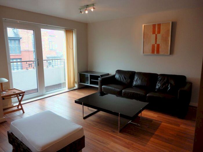 2 Bedroom Flat To Rent In Stretford Road, Manchester, M15