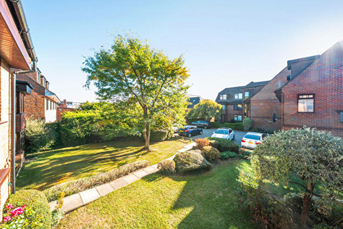 2 Bedroom Flat For Sale In Cambridge Road, Marlow, SL7