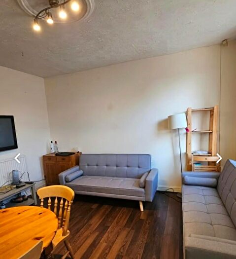 4 Bedroom Terraced House To Rent In Beechwood Walk, Leeds, West Yorkshire, LS4