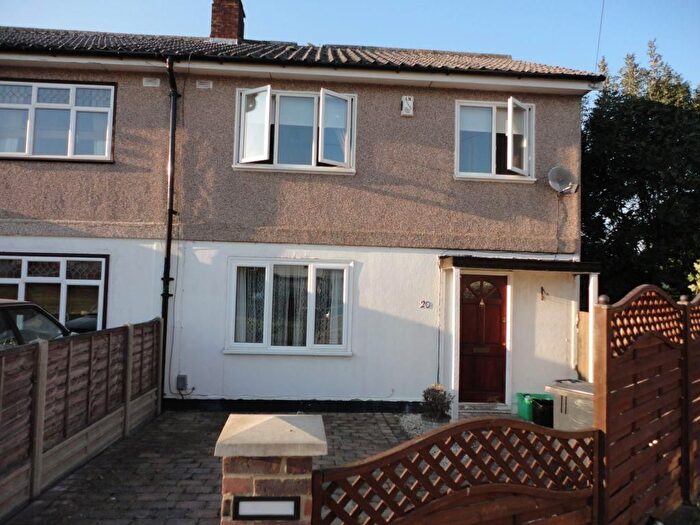 3 Bedroom Semi Detached House For Sale In Meath Close, Orpington, BR5
