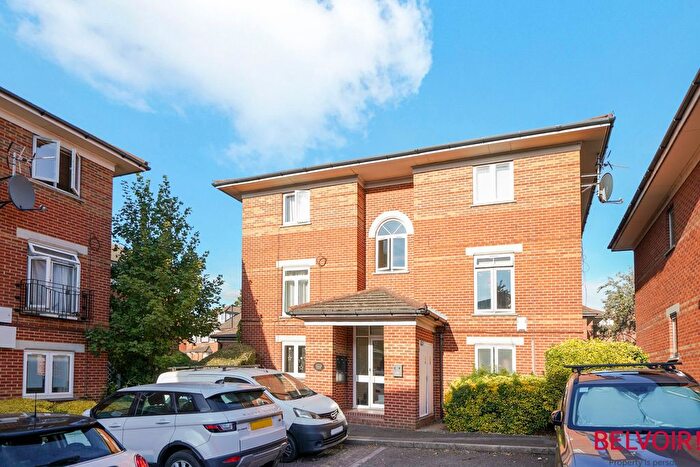 1 Bedroom Flat For Sale In Swynford Gardens, Hendon, London, NW4