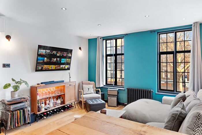 2 Bedroom Flat To Rent In Brixton Road, London, SW9