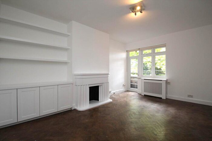 2 Bedroom Apartment To Rent In North Hill, Highgate, N6