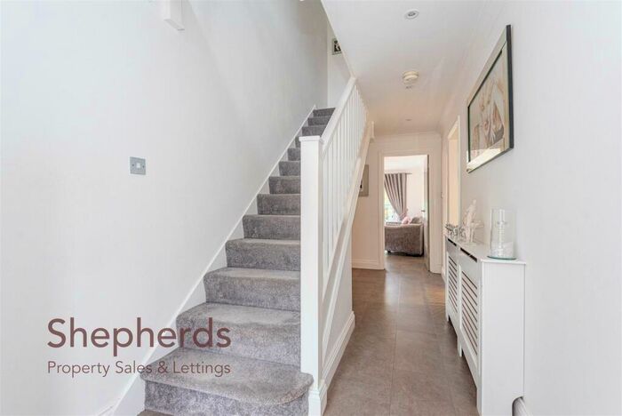 4 Bedroom Detached House For Sale In Tatsfield Avenue, Nazeing, EN9