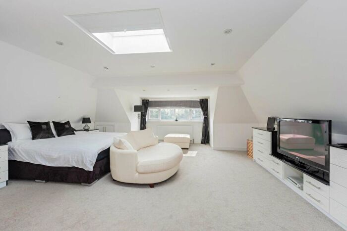 5 Bedroom Detached House For Sale In Buckland Avenue, Langley, SL3