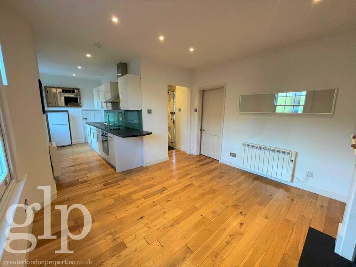 1 Bedroom Flat To Rent In Macklin St, Covent Garden WC2B