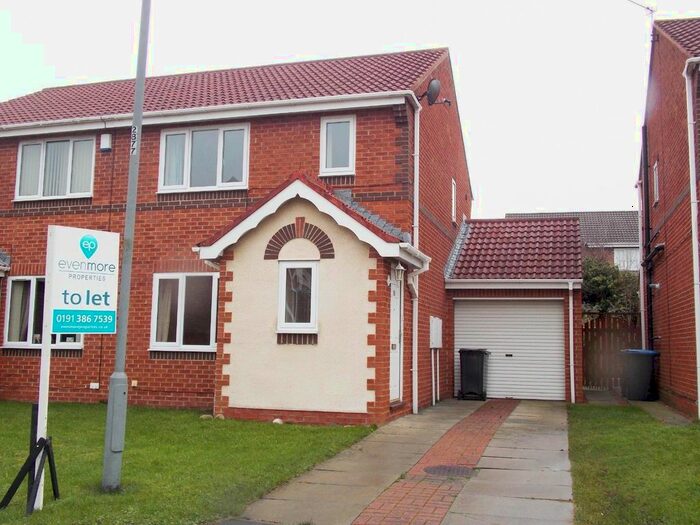 3 Bedroom Semi-Detached House To Rent In Bridgemere Drive, Framwellgate Moor, Durham, DH1