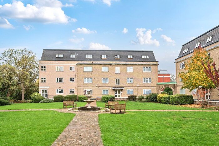 2 Bedroom Flat For Sale In Orchard Court, Stonegrove, Edgware, Greater London., HA8