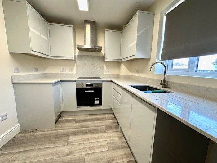 2 Bedroom Flat To Rent In Horn Book, Saffron Walden, CB11