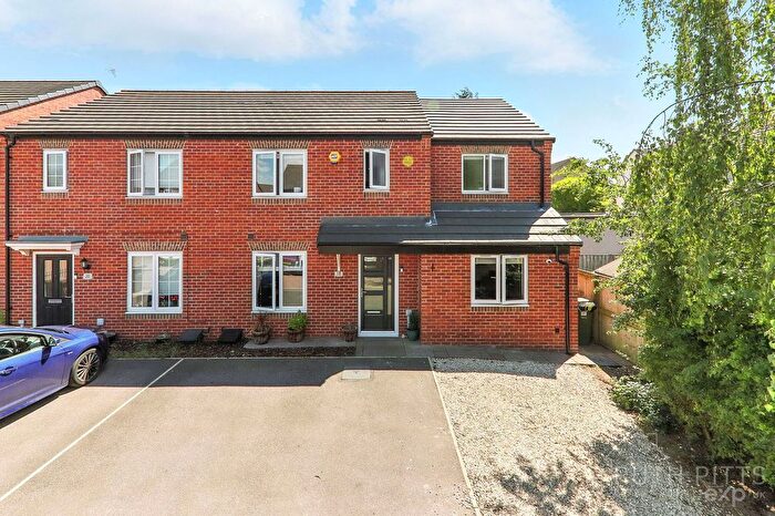 3 Bedroom Semi-Detached House For Sale In Silkstone Road, Featherstone, WF7