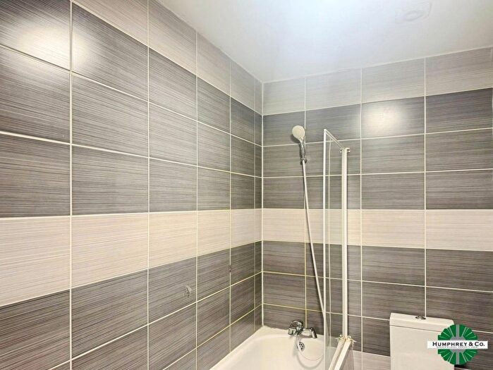 1 Bedroom Flat To Rent In Gordon Road, London, E18