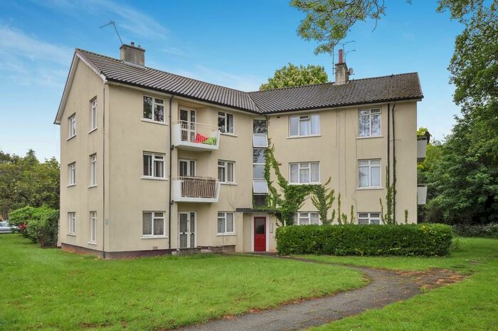 2 Bedroom Apartment To Rent In Sunnymead, West Green, RH11