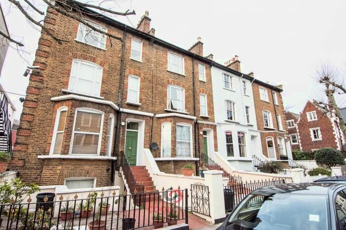 Studio To Rent In Queensdale Road, Holland Park, London, W11