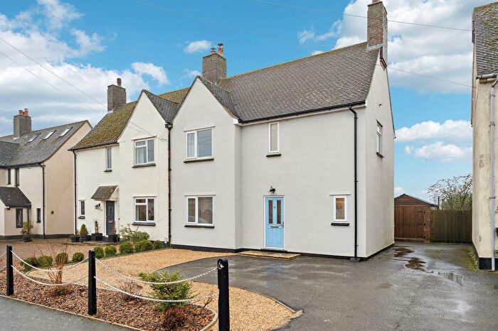 3 Bedroom Semi-Detached House For Sale In Brae Hill, Brill, HP18