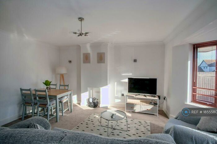 2 Bedroom Flat To Rent In Kingsgate Avenue, Broadstairs, CT10