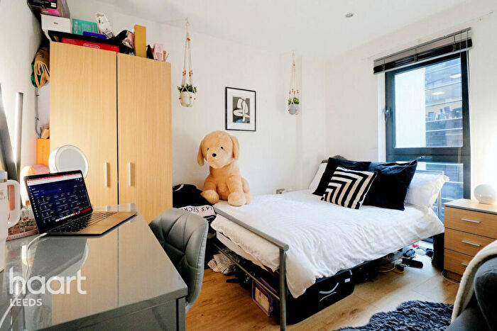 1 Bedroom Apartment For Sale In Waterloo Street, Leeds, LS10