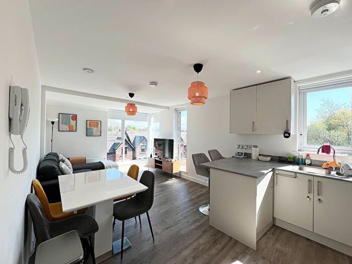 2 Bedroom Flat To Rent In Lansdowne Road, Manchester, M30