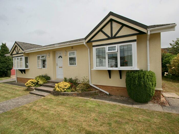 2 Bedroom Mobile/park Home For Sale In Shirkoak Park, Ashford, TN26