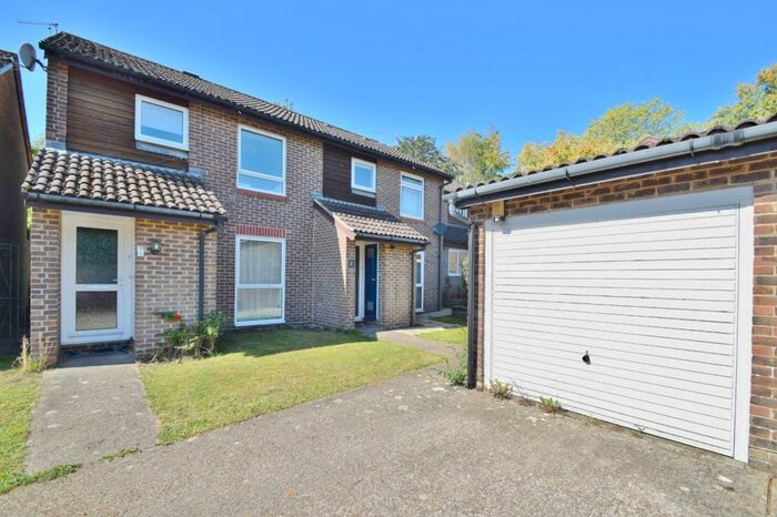 3 Bedroom Semi-Detached House To Rent In Badger Farm, SO22