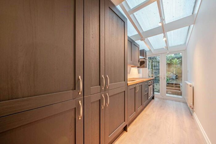 2 Bedroom Flat To Rent In Hetley Road, London, W12
