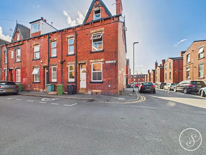 2 Bedroom End Of Terrace House For Sale In Pearson Avenue, Leeds, LS6