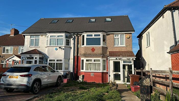 4 Bedroom Semi Detached House To Rent In Beavers Lane, Hounslow, TW4
