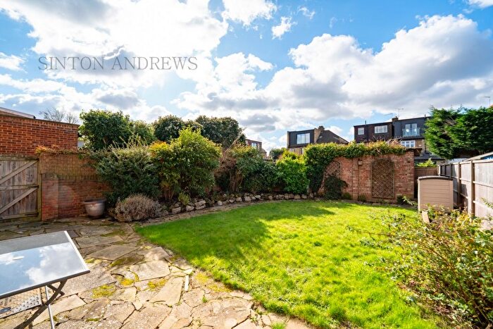 2 Bedroom Flat To Rent In Midhurst Road, Ealing, W13