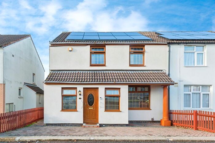 3 Bedroom Semi Detached House For Sale In Martival, Leicester, LE5