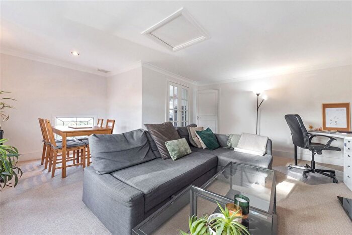 2 Bedroom Flat For Sale In Queens Road, Richmond, TW10