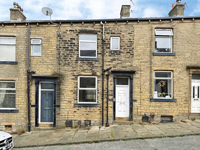 3 Bedroom Terraced House For Sale In Rockville Terrace, Saville Park, Halifax, HX1