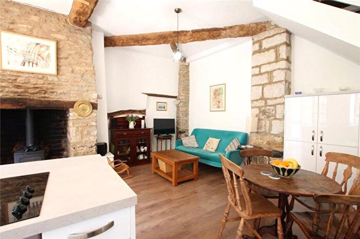 3 Bedroom House To Rent In Ayres Cottages, Brackley, Northamptonshire, NN13