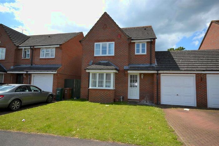 3 Bedroom Link Detached House To Rent In Manor Way, Croxley Green, Rickmansworth, WD3