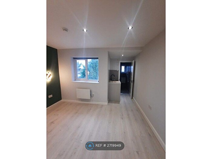 Studio To Rent In Keats Way, West Drayton, UB7
