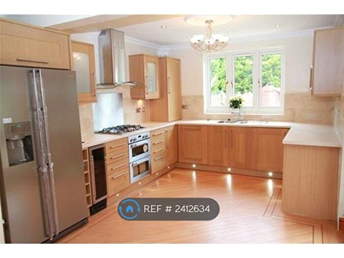 4 Bedroom Semi-Detached House To Rent In Crown Lane, Bromley, BR2