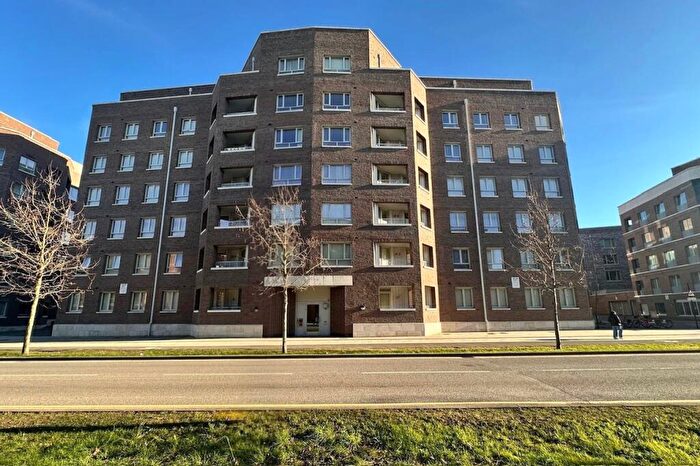 3 Bedroom Flat To Rent In Brocklebank Mansions, IG11