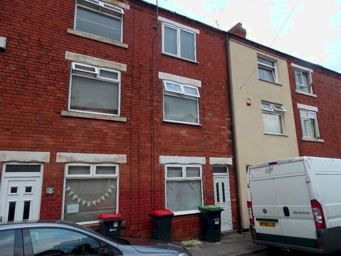 3 Bedroom Terraced House To Rent In Silk Street, NG17