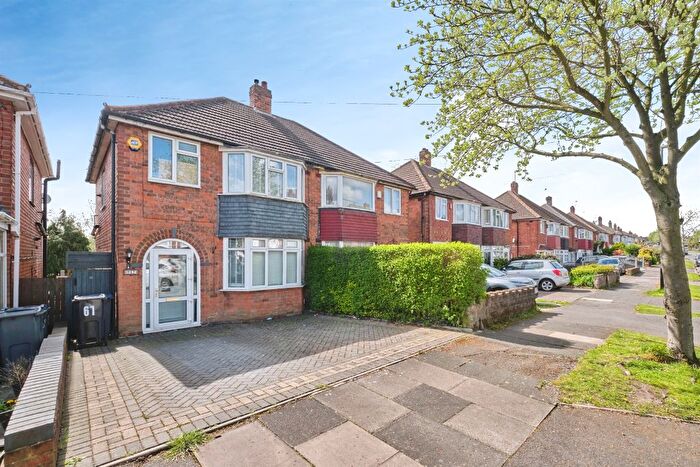 3 Bedroom Semi Detached House For Sale In Mildenhall Road, Birmingham, B42