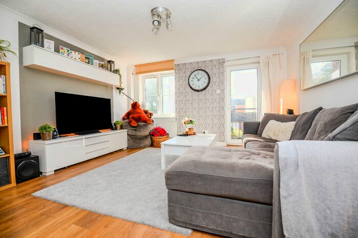 2 Bedroom Flat To Rent In St. Annes Gate, , Archers Road, Southampton, Hampshire, SO15