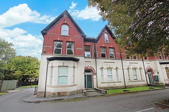 2 Bedroom Flat To Rent In Neilston Rise, Bolton, BL1