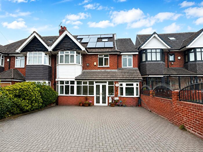 6 Bedroom Detached House For Sale In Westbourne Avenue, Birmingham, B34