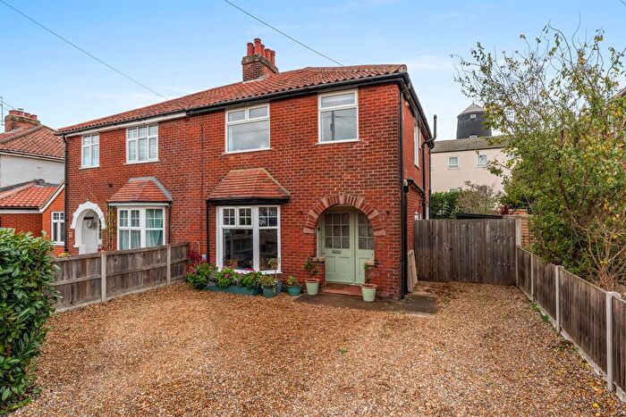 3 Bedroom Semi-Detached House For Sale In Aurania Avenue, Norwich, NR1