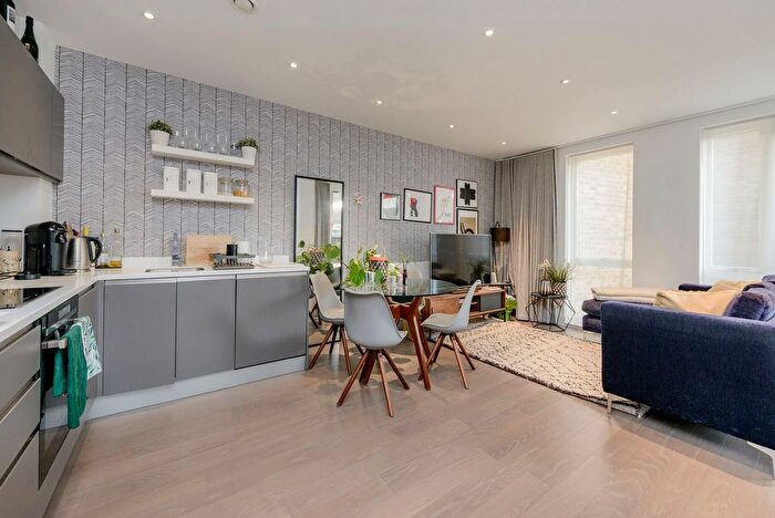 2 Bedroom Flat For Sale In Bruckner Street, London, W10