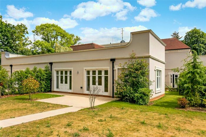 2 Bedroom Bungalow For Sale In London Road, Ascot, SL5