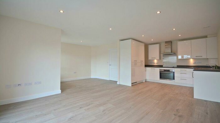 2 Bedroom Apartment To Rent In Fleming Place, The Quarters, RG12