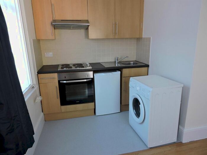 Studio To Rent In Green Lanes, London, N8