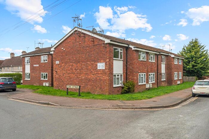 1 Bedroom Flat For Sale In School Lane, Essendon, AL9