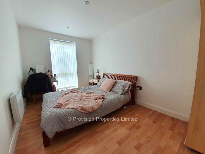 3 Bedroom Flat To Rent In Holborn Central, Hyde Park, Leeds, LS6